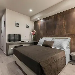 2* Πανσιόν Astoria Deluxe